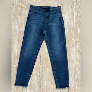 Celebrity Pink Body Sculpt Mid Rise Skinny Distressed Denim Stretchy Jeans, 11